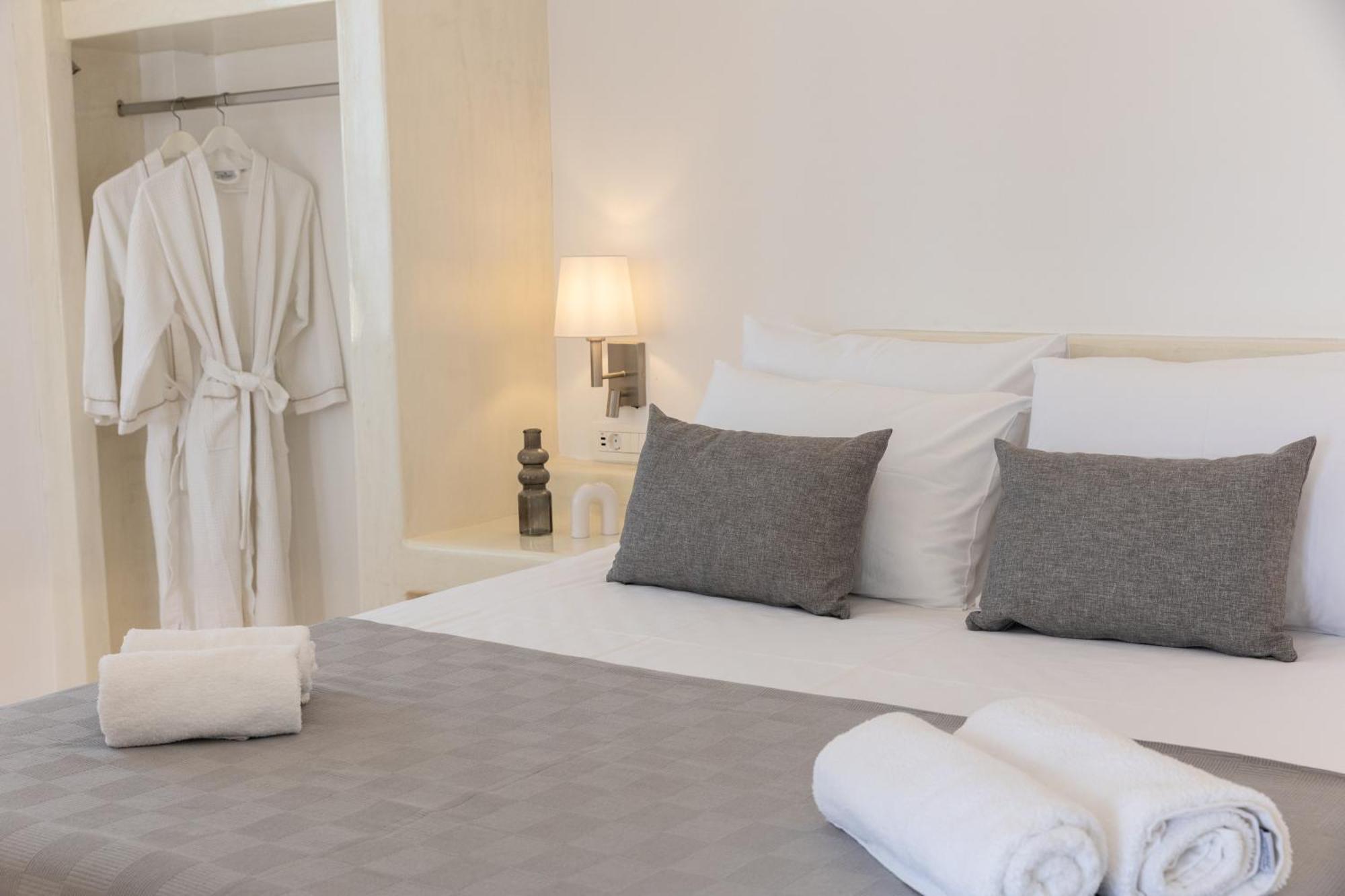 Theophrasti Suites Foinikia  Bagian luar foto