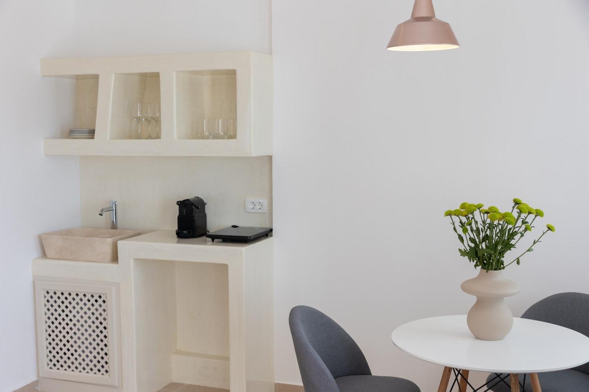 Theophrasti Suites Foinikia  Ruang foto