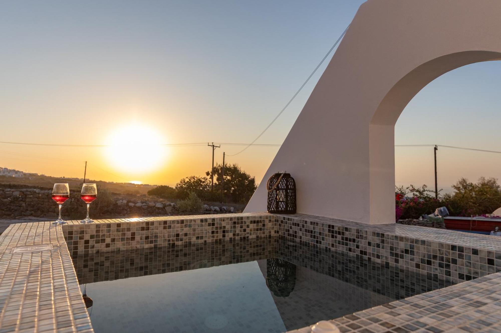 Theophrasti Suites Foinikia  Ruang foto
