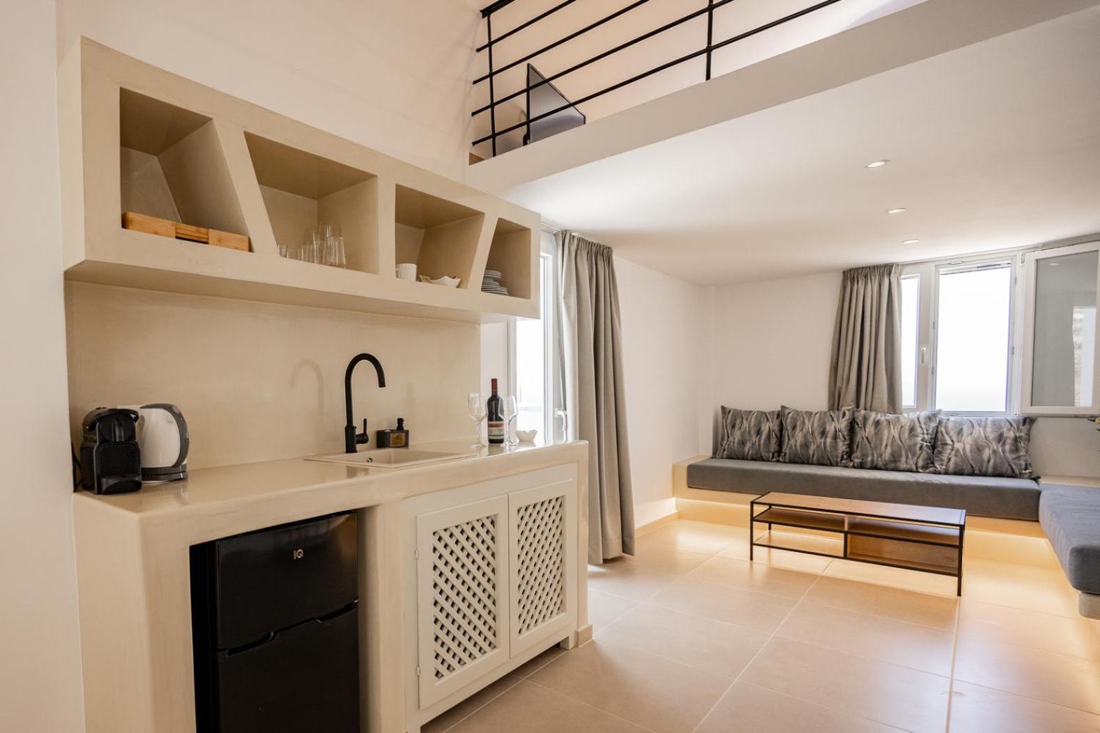 Theophrasti Suites Foinikia  Ruang foto