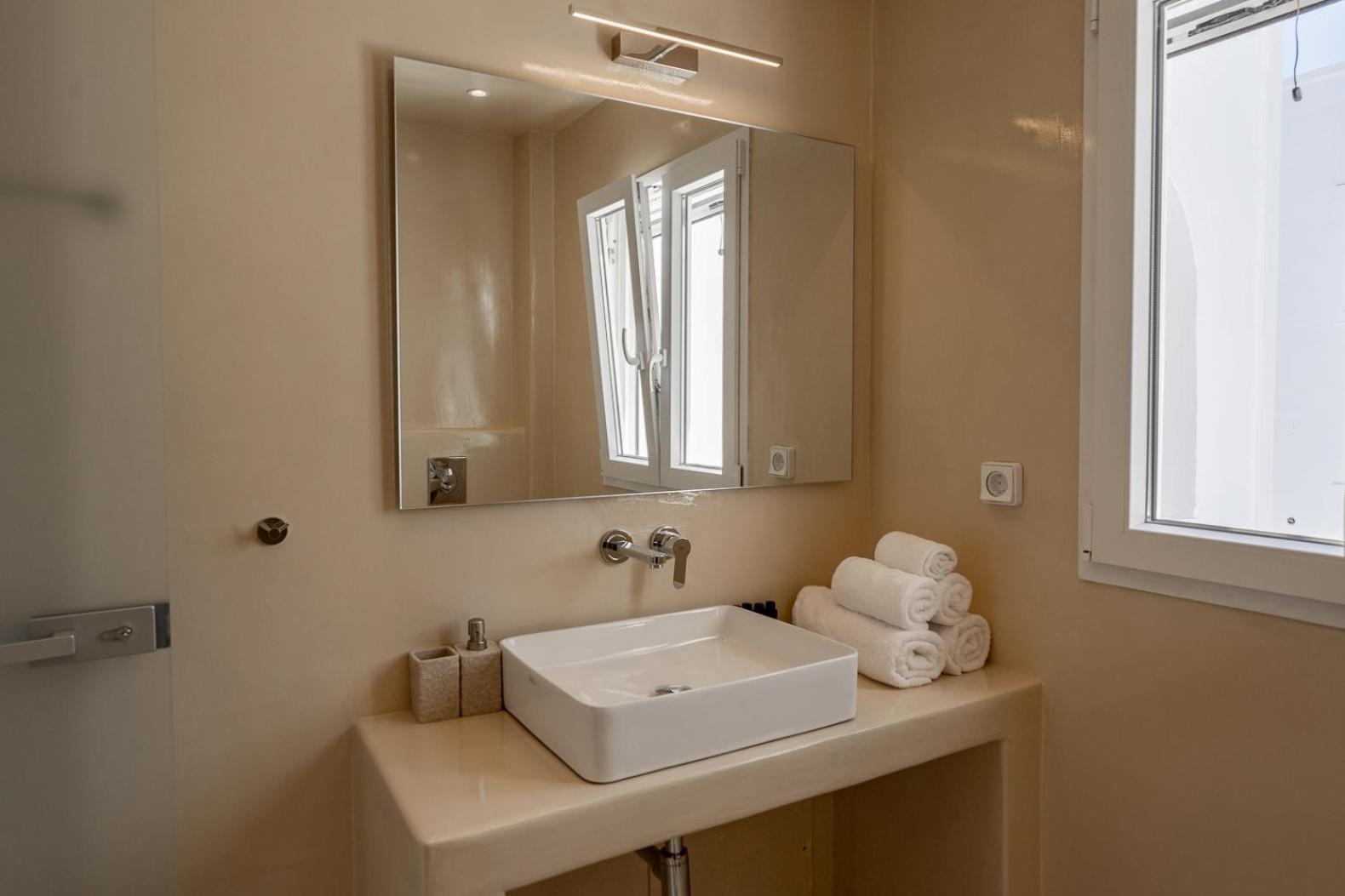 Theophrasti Suites Foinikia  Ruang foto