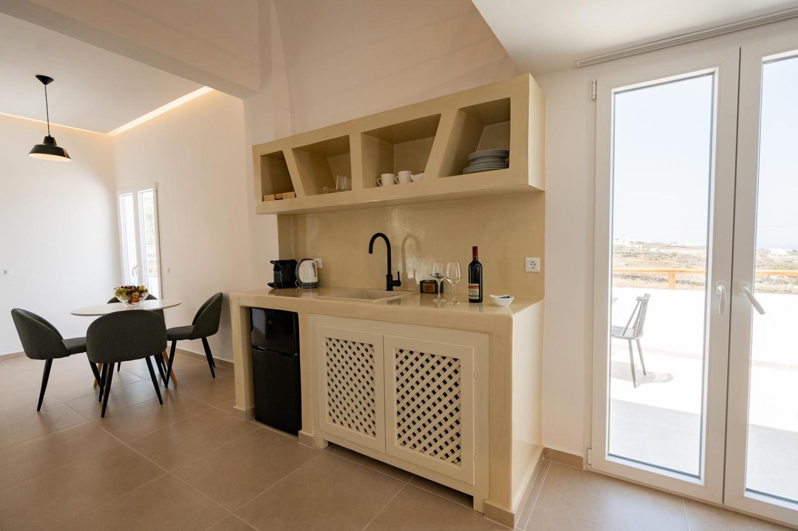 Theophrasti Suites Foinikia  Ruang foto