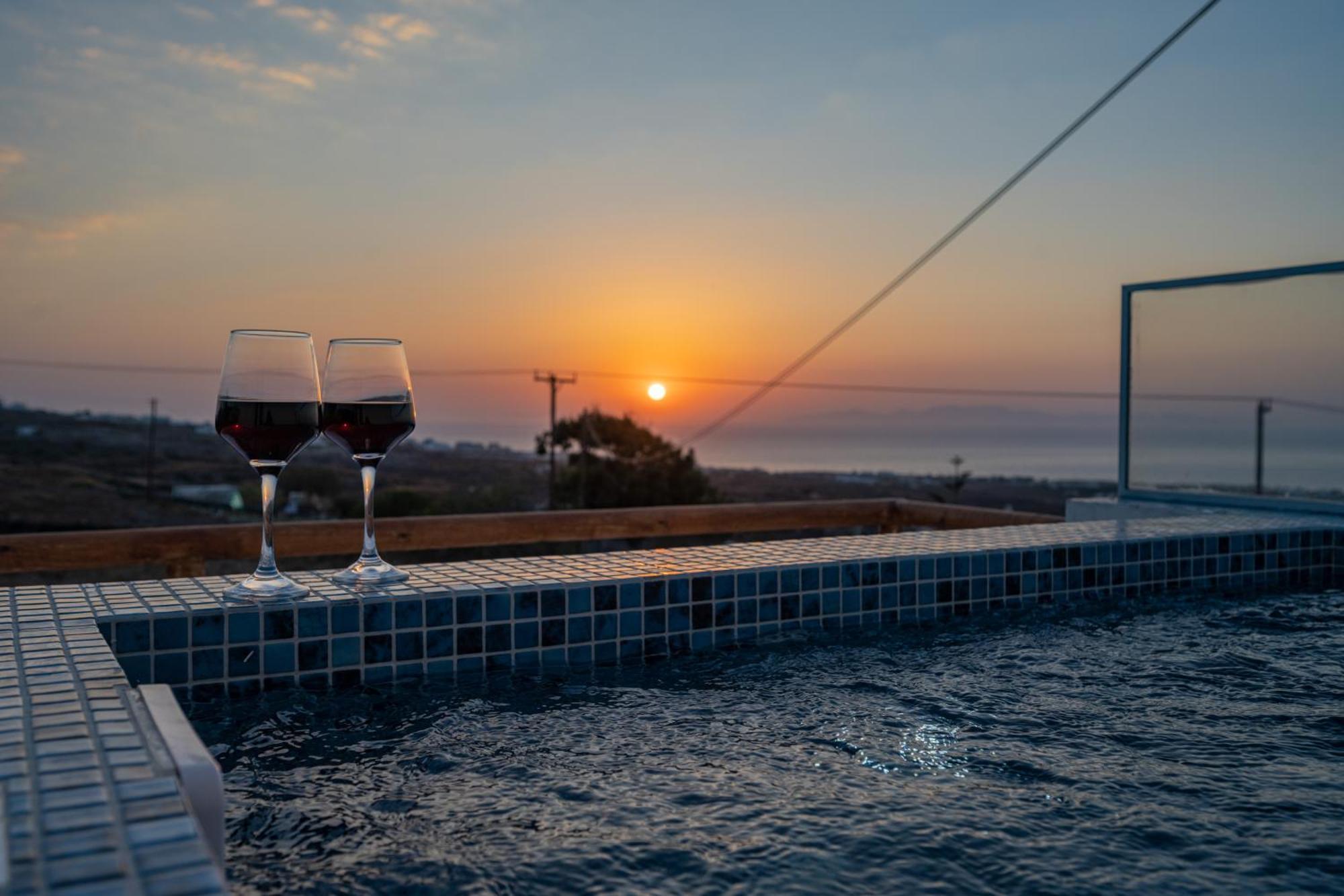 Theophrasti Suites Foinikia  Ruang foto