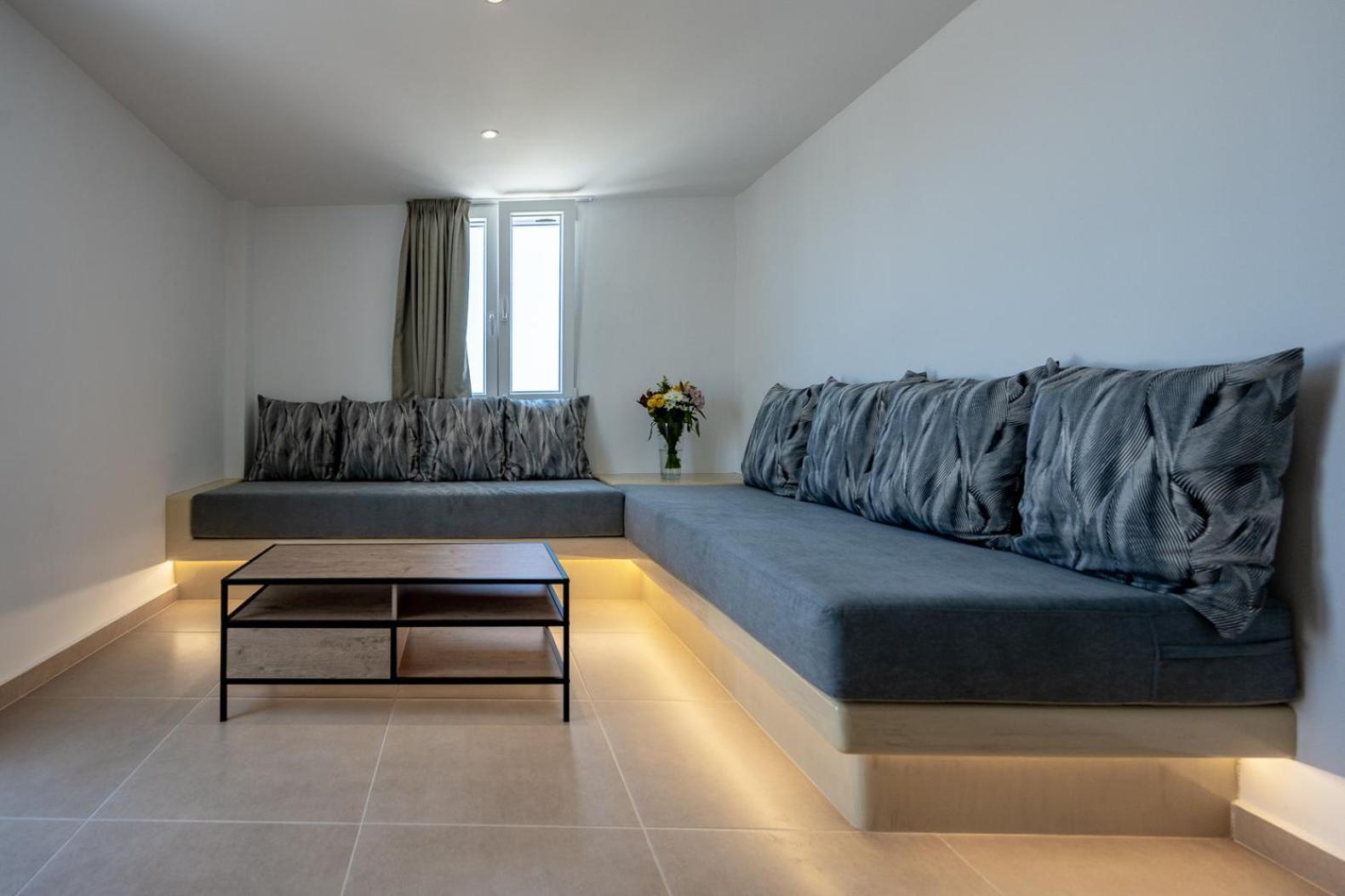 Theophrasti Suites Foinikia  Ruang foto